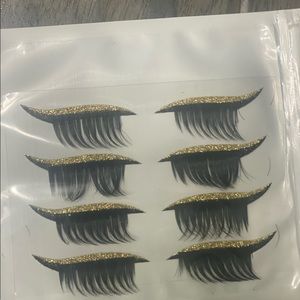 Lashes with liner super cute. Brand new. And easy to use.